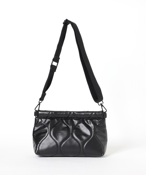 SLOBE IENA(スローブイエナ)の「【LE VERNIS/ル・ベルニ】キルティングクラッチ◆(ショルダーバッグ・レディース・ブラック/カーキ・FREE)」の4枚目の写真