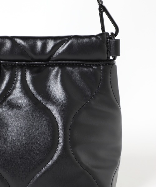 SLOBE IENA(スローブイエナ)の「【LE VERNIS/ル・ベルニ】キルティングクラッチ◆(ショルダーバッグ・レディース・ブラック/カーキ・FREE)」の22枚目の写真