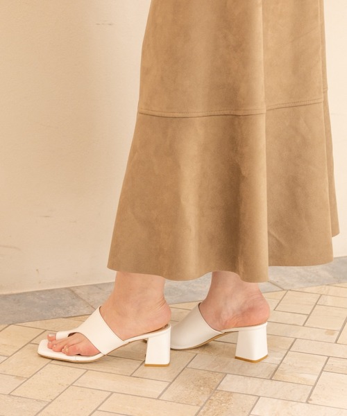 FABIO RUSCONI(ファビオルスコーニ)の「FABIO RUSCONI(ファビオ ルスコーニ)/スクエアトゥ チャンキーヒール トングサンダル(サンダル・レディース・ホワイト/ベージュ/ブラック系・38/39/35/36/37)」の6枚目の写真