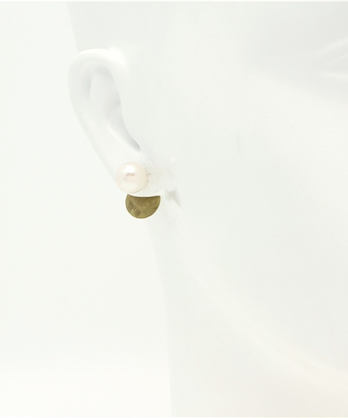 B:MING by BEAMS（ビーミングバイビームス）の「＜VERY 5月号掲載＞arling / Brassパールピアス（ピアス（両耳用）・レディース・その他1/その他2・ONE SIZE）」の4枚目の写真