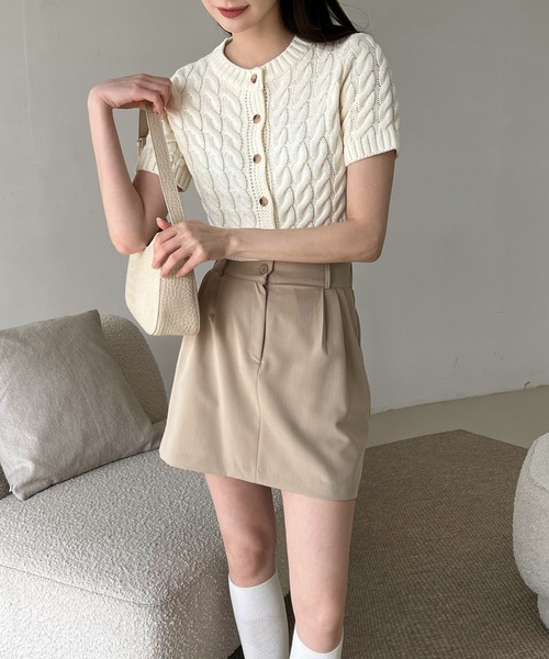 by muni:r（バイ ムニール）の「ケーブルクロップドニットカーディガン（ニット/セーター・レディース・ベージュ/ネイビー/アイボリー・FREE）」の4枚目の写真