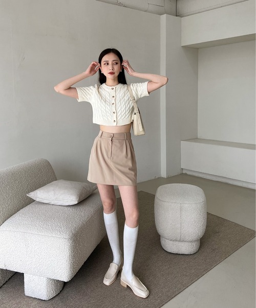 by muni:r（バイ ムニール）の「ケーブルクロップドニットカーディガン（ニット/セーター・レディース・ベージュ/ネイビー/アイボリー・FREE）」の5枚目の写真