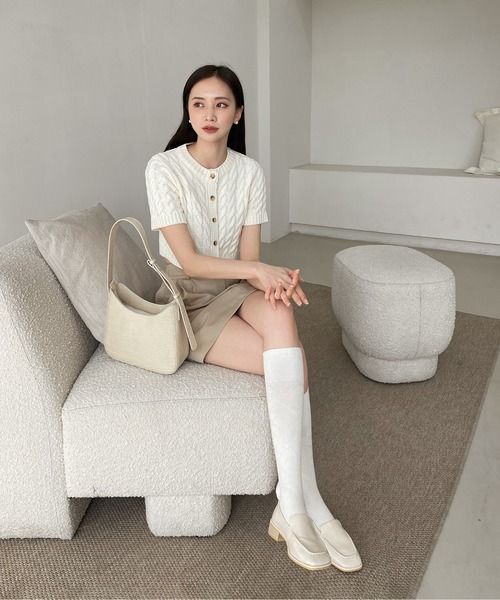 by muni:r（バイ ムニール）の「ケーブルクロップドニットカーディガン（ニット/セーター・レディース・ベージュ/ネイビー/アイボリー・FREE）」の13枚目の写真