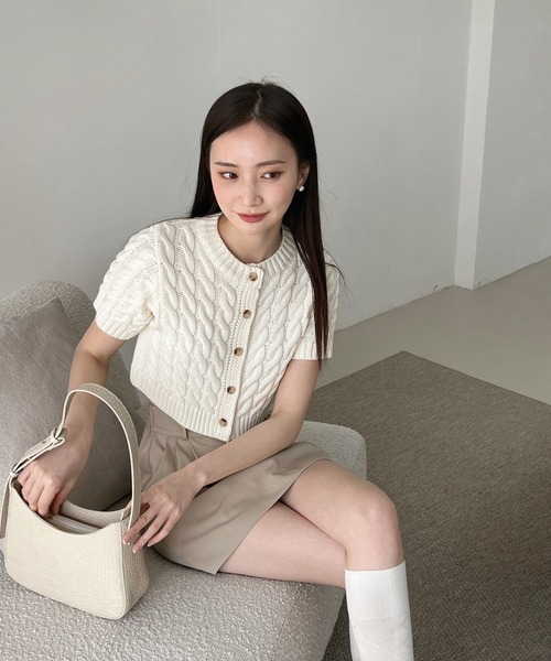 by muni:r（バイ ムニール）の「ケーブルクロップドニットカーディガン（ニット/セーター・レディース・ベージュ/ネイビー/アイボリー・FREE）」の15枚目の写真