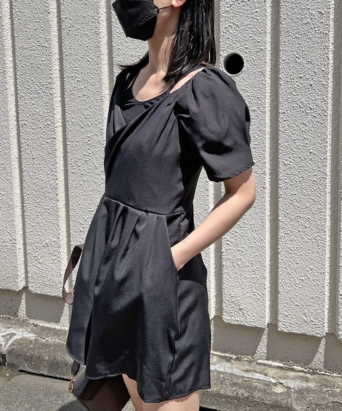 Jewelobe(ジュエローブ)の「タックカシュクールショートオールインワン(つなぎ/オールインワン・レディース・グレー/ブラック・FREE)」の6枚目の写真