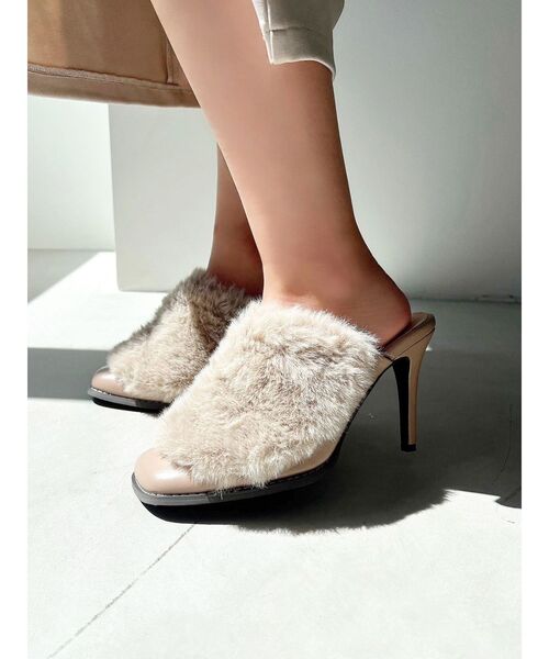 RESEXXY（リゼクシー）の「2wayフラッフィーデザインミュール（サンダル・レディース・ブラック/ベージュ・SMALL/MEDIUM/LARGE）」の3枚目の写真