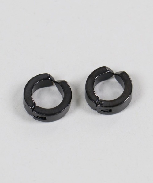 SPINNS（スピンズ）の「【人気No.1！】メタルミニフープイヤリング（イヤリング・レディース・ブラック/シルバー・ONESIZE）」の5枚目の写真