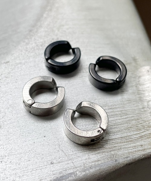 SPINNS（スピンズ）の「【人気No.1！】メタルミニフープイヤリング（イヤリング・レディース・ブラック/シルバー・ONESIZE）」の8枚目の写真