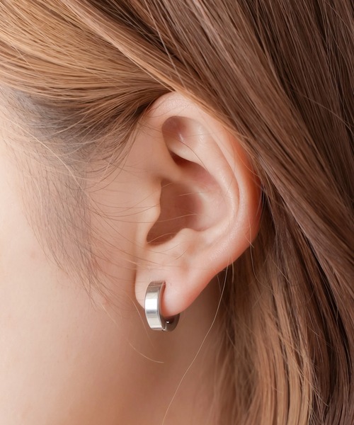 SPINNS（スピンズ）の「【人気No.1！】メタルミニフープイヤリング（イヤリング・レディース・ブラック/シルバー・ONESIZE）」の13枚目の写真