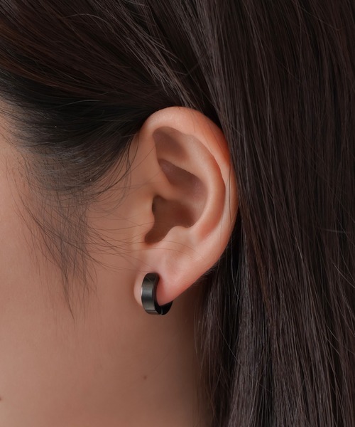 SPINNS（スピンズ）の「【人気No.1！】メタルミニフープイヤリング（イヤリング・レディース・ブラック/シルバー・ONESIZE）」の12枚目の写真