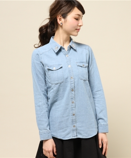 INGNI（イング）の「【6/19ヒルナンデスご紹介商品】装飾付デニム/シャツ-2015SS-（シャツ/ブラウス・レディース・ブルー/ブルー系その他・MEDIUM）」の3枚目の写真
