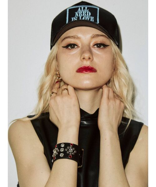 jouetie（ジュエティ）の「ベルトビジューバングル（バングル/リストバンド・レディース・ブラック/オフホワイト/その他1・FREE）」の6枚目の写真