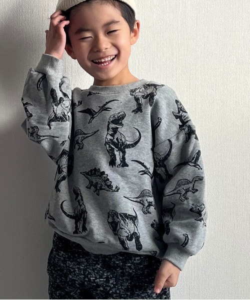 MAKE YOUR DAY（メイクユアデイ）の「ダイナソー総柄裏毛トレーナー■80～140cm（スウェット・キッズ・ダークブラウン/グレー/マスタード・110/100/130/140/120/80/90）」の2枚目の写真