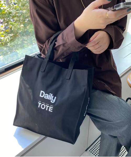 Daily russet(デイリー ラシット)の「【撥水キャンバス】アイコントートバッグ(M)(トートバッグ・レディース・ブラック/ベージュ/ブルー/グリーン/サーモンピンク/チャコール・FREE)」の2枚目の写真