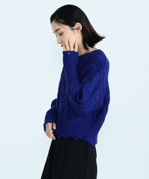 fredy emue(フレディエミュ)の「ケーブル柄ダメージニット(ニット/セーター・レディース・チャコールグレー/パープル/アイボリー・38)」の5枚目の写真