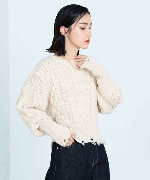 fredy emue(フレディエミュ)の「ケーブル柄ダメージニット(ニット/セーター・レディース・チャコールグレー/パープル/アイボリー・38)」の8枚目の写真