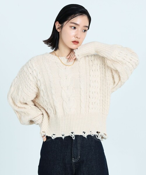 fredy emue(フレディエミュ)の「ケーブル柄ダメージニット(ニット/セーター・レディース・チャコールグレー/パープル/アイボリー・38)」の13枚目の写真