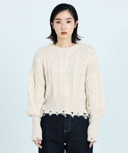 fredy emue(フレディエミュ)の「ケーブル柄ダメージニット(ニット/セーター・レディース・チャコールグレー/パープル/アイボリー・38)」の18枚目の写真