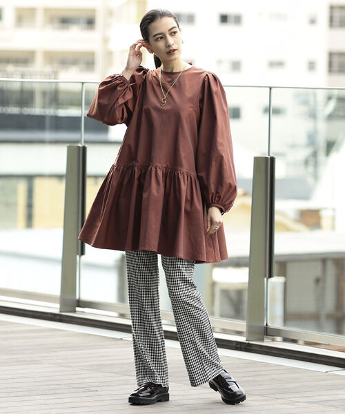 Ray BEAMS（レイビームス）の「Ray BEAMS / タフタ ボリューム スリーブ ミニワンピース（ワンピース・レディース・ダークブラウン/ブラック・0/1）」の14枚目の写真