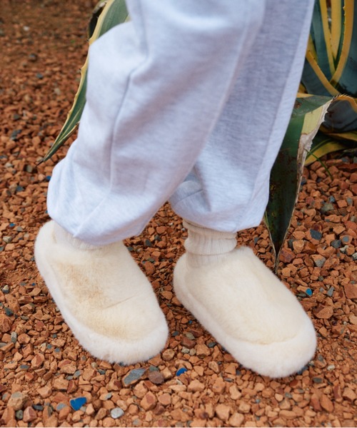 BLONDEY（ブロンディ）の「フェイクファーボリュームサンダル（サンダル・レディース・ブラック/アイボリー/モカ・MEDIUM/LARGE）」の11枚目の写真