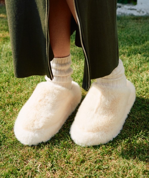 BLONDEY（ブロンディ）の「フェイクファーボリュームサンダル（サンダル・レディース・ブラック/アイボリー/モカ・MEDIUM/LARGE）」の5枚目の写真