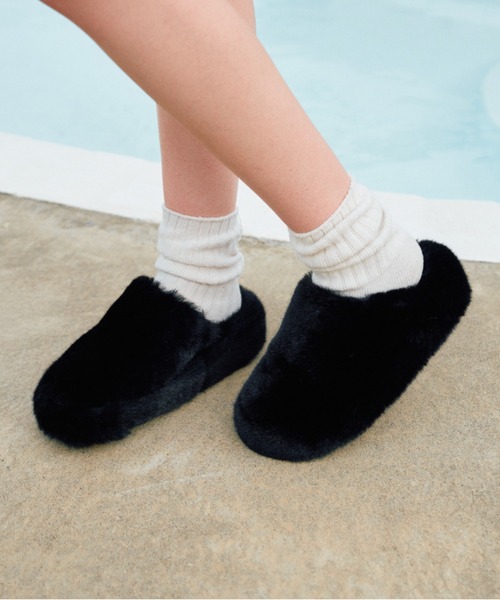 BLONDEY（ブロンディ）の「フェイクファーボリュームサンダル（サンダル・レディース・ブラック/アイボリー/モカ・MEDIUM/LARGE）」の21枚目の写真