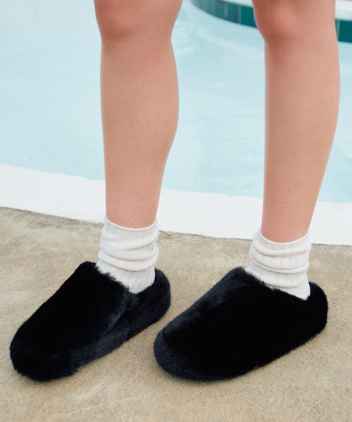 BLONDEY（ブロンディ）の「フェイクファーボリュームサンダル（サンダル・レディース・ブラック/アイボリー/モカ・MEDIUM/LARGE）」の22枚目の写真