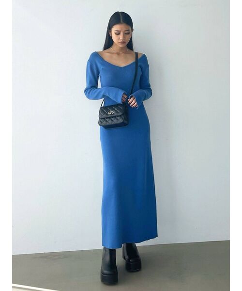 EMODA（エモダ）の「バックレースアップロングワンピース（ワンピース・レディース・ブラック/ブルー・FREE）」の3枚目の写真