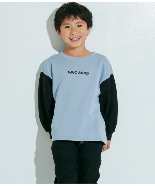 ANAP kids（アナップキッズ）の「袖バイカラー裏毛トレーナー（スウェット・キッズ・スミクロ/サックスブルー・130cm/110cm/120cm）」の2枚目の写真