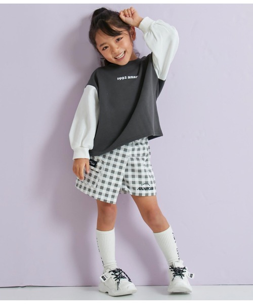 ANAP kids（アナップキッズ）の「袖バイカラー裏毛トレーナー（スウェット・キッズ・スミクロ/サックスブルー・130cm/110cm/120cm）」の4枚目の写真