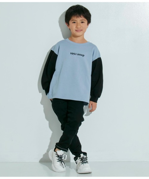 ANAP kids（アナップキッズ）の「袖バイカラー裏毛トレーナー（スウェット・キッズ・スミクロ/サックスブルー・130cm/110cm/120cm）」の5枚目の写真