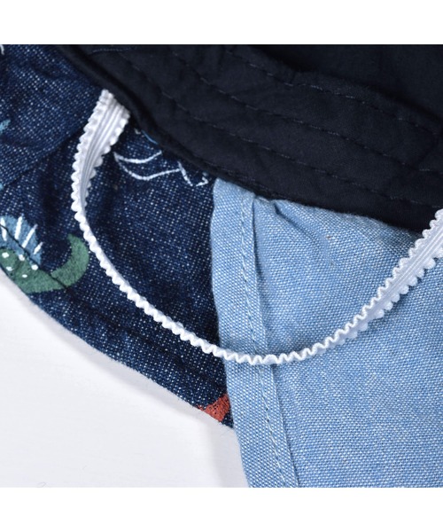 SLAP SLIP BABY（スラップスリップベビー）の「SLAPSLIPBABY/無地恐竜総柄日よけ付ハットベビー(46~48cm)（ハット・キッズ・ブルー系その他/ホワイト系その他・46/48）」の4枚目の写真