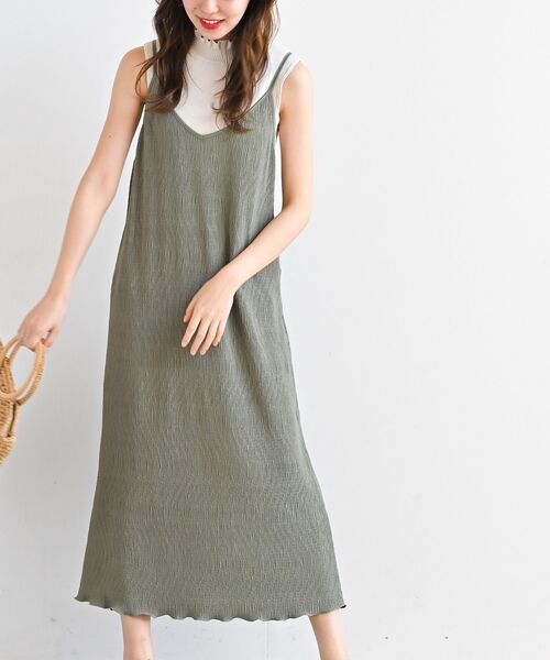 rps（アールピーエス）の「カットプリーツキャミワンピース（ワンピース・レディース・ブラウン/ブラック/グレイッシュブルー/グリーン/グレイッシュベージュ/ブラック系その他3/ネイビー/ブラック系その他2/ライトカーキ/カーキ/モカ/チャコールグレー・フリー）」の10枚目の写真