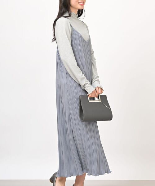 rps（アールピーエス）の「カットプリーツキャミワンピース（ワンピース・レディース・ブラウン/ブラック/グレイッシュブルー/グリーン/グレイッシュベージュ/ブラック系その他3/ネイビー/ブラック系その他2/ライトカーキ/カーキ/モカ/チャコールグレー・フリー）」の12枚目の写真