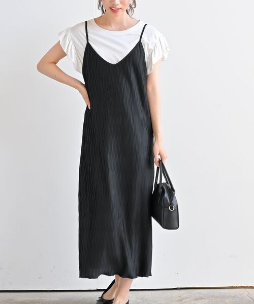 rps（アールピーエス）の「カットプリーツキャミワンピース（ワンピース・レディース・ブラウン/ブラック/グレイッシュブルー/グリーン/グレイッシュベージュ/ブラック系その他3/ネイビー/ブラック系その他2/ライトカーキ/カーキ/モカ/チャコールグレー・フリー）」の3枚目の写真