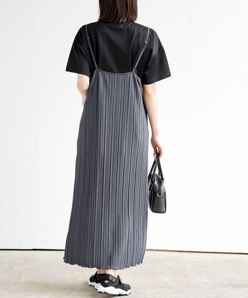 rps（アールピーエス）の「カットプリーツキャミワンピース（ワンピース・レディース・ブラウン/ブラック/グレイッシュブルー/グリーン/グレイッシュベージュ/ブラック系その他3/ネイビー/ブラック系その他2/ライトカーキ/カーキ/モカ/チャコールグレー・フリー）」の13枚目の写真