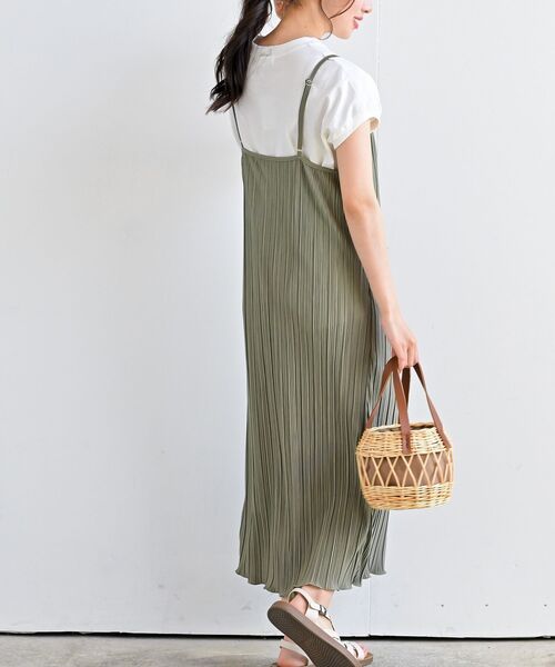 rps（アールピーエス）の「カットプリーツキャミワンピース（ワンピース・レディース・ブラウン/ブラック/グレイッシュブルー/グリーン/グレイッシュベージュ/ブラック系その他3/ネイビー/ブラック系その他2/ライトカーキ/カーキ/モカ/チャコールグレー・フリー）」の17枚目の写真