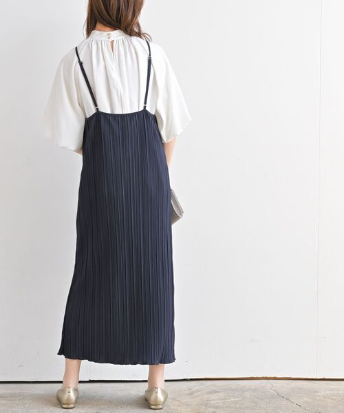 rps（アールピーエス）の「カットプリーツキャミワンピース（ワンピース・レディース・ブラウン/ブラック/グレイッシュブルー/グリーン/グレイッシュベージュ/ブラック系その他3/ネイビー/ブラック系その他2/ライトカーキ/カーキ/モカ/チャコールグレー・フリー）」の18枚目の写真