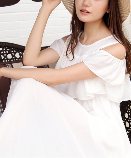 BLANC FICELLE（ブランフィセル）の「上品シフォンフリルティアードロングワンピース - 肩開きシアードッキングドレス（ワンピース・レディース・ピンク系その他/アイボリー/ブラック/ベージュ/グレー/レッド/サックスブルー/ピンク/ブルー/ホワイト・FREE）」の2枚目の写真