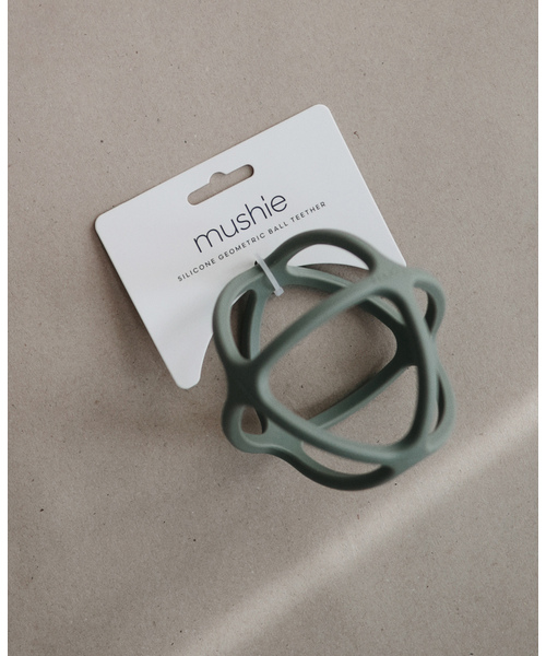 IENA ENFANT(イエナアンファン)の「【mushie/ムシエ】Ball Teether baby(その他ベビー用品・キッズ・ネイビー/グレー/ホワイト/ライトグリーン/ピンク系その他・FREE)」の3枚目の写真