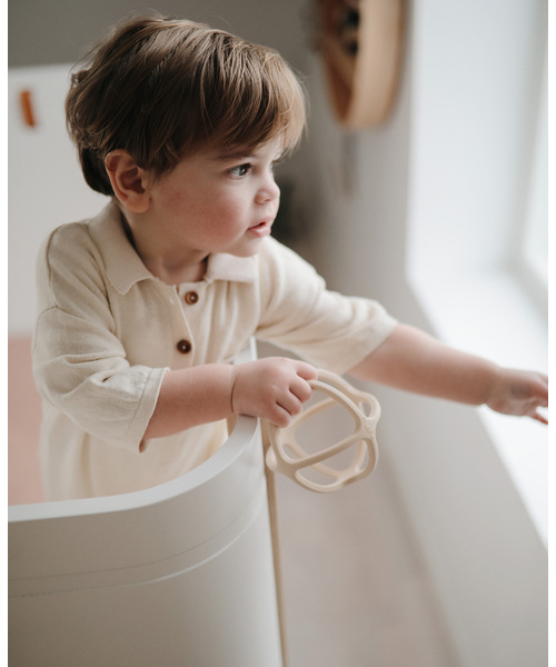 IENA ENFANT(イエナアンファン)の「【mushie/ムシエ】Ball Teether baby(その他ベビー用品・キッズ・ネイビー/グレー/ホワイト/ライトグリーン/ピンク系その他・FREE)」の6枚目の写真