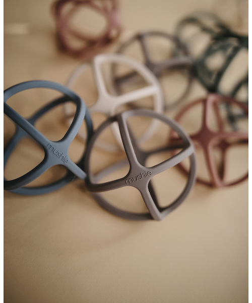 IENA ENFANT(イエナアンファン)の「【mushie/ムシエ】Ball Teether baby(その他ベビー用品・キッズ・ネイビー/グレー/ホワイト/ライトグリーン/ピンク系その他・FREE)」の12枚目の写真