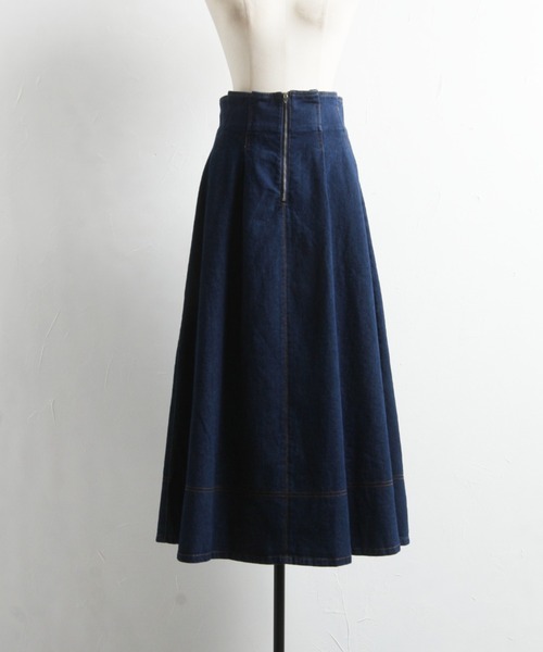 tocco closet（トッコ　クローゼット）の「【ZOZO限定カラーあり】フロントファスナーステッチ入りコットンタックフレアスカート（スカート・レディース・ブラック/インディゴブルー/オフホワイト・M）」の17枚目の写真