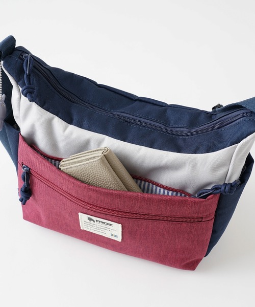 moz(モズ)の「【WEB限定】moz(モズ) ポケット 沢山 荷物 を すっきり 収納 お出かけ や 旅行 買い物 に 大活躍(バックパック/リュック・レディース・ブラック・ONE SIZE)」の14枚目の写真