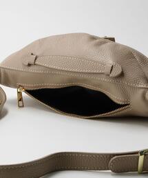 AP STUDIO/AULENTTI ボディバッグ キャメル レザー AP STUDIO/AULENTTI ボディバッグ キャメル レザー