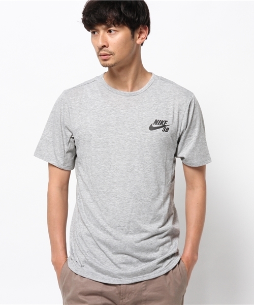 NIKE SB(ナイキエスビー)の「メンズ ナイキ スケート スカイライン DRI-FIT Tシャツ NIKE SB SKYLINE DFC SS CREW 704856(Tシャツ/カットソー・メンズ・ダークグレー/ホワイト/ブラック・LARGE/MEDIUM/SMALL/X-LARGE)」の3枚目の写真