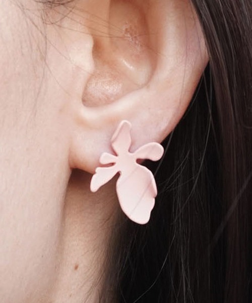misto accessories(ミストアクセサリーズ)の「ニュアンスフラワーピアス(ピアス(両耳用)・レディース・パープル/ピンク/グリーン・FREE)」の1枚目の写真