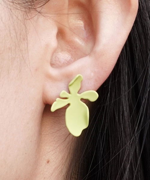 misto accessories(ミストアクセサリーズ)の「ニュアンスフラワーピアス(ピアス(両耳用)・レディース・パープル/ピンク/グリーン・FREE)」の2枚目の写真