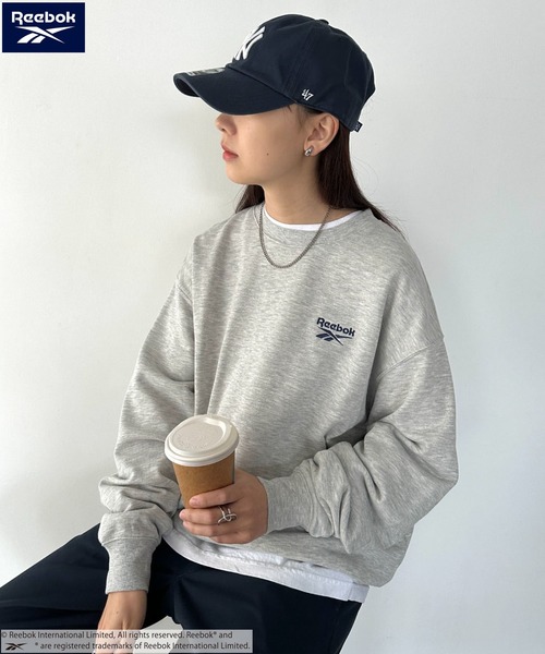 Reebok(リーボック)の「【WEB限定 別注】Reebok(リーボック)/ワンポイント 刺繍ロゴ クルーネック スウェット(スウェット・レディース・ブラック/グレー/アイボリー・FREE)」の18枚目の写真