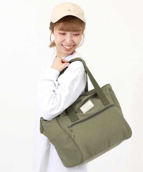 3年前に7千円で購入したトートバッグです。ほぼ未使用なので傷や汚れはありません。 トッズ/トートバッグ/ジョイ/ネイビー/レザーの買取実績【ブラン